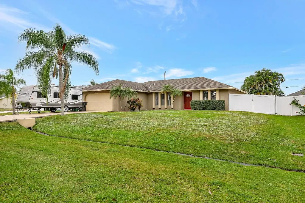 315 SE Navy Avenue Port St Lucie FL 34984