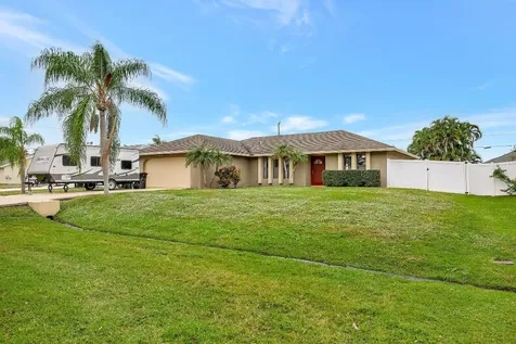 315 SE Navy Avenue Port St Lucie FL 34984