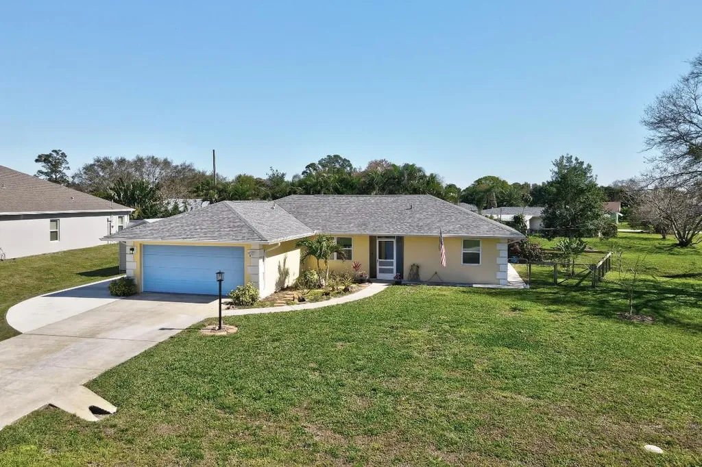 573 Saunders Street Sebastian FL 32958