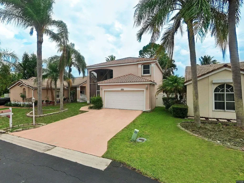 102 Wedgewood Lakes N Greenacres FL 33463