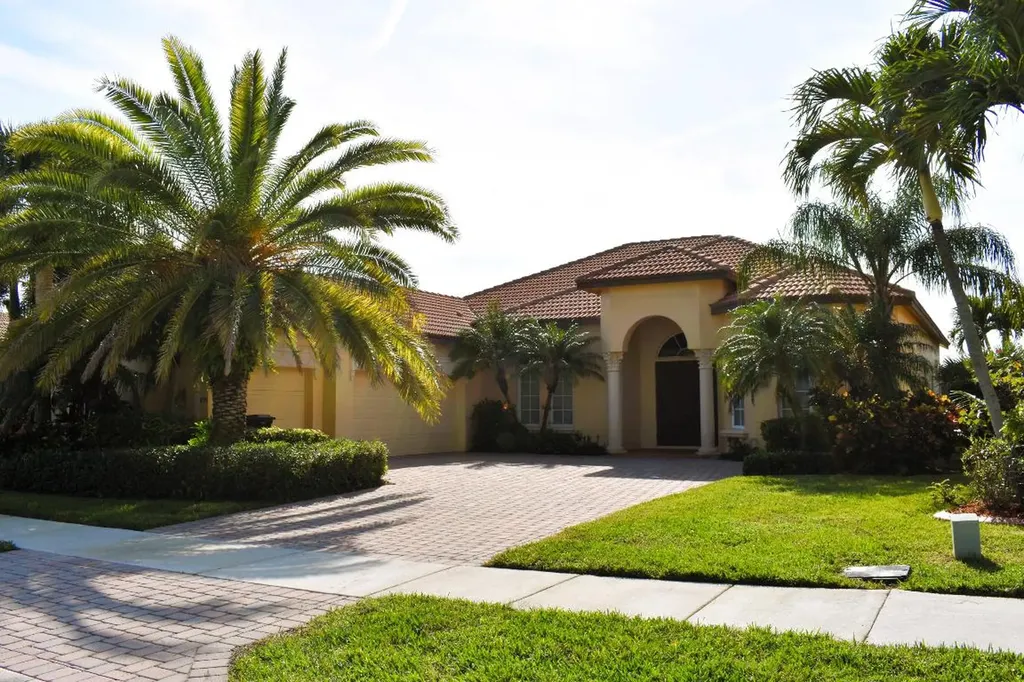 895 SW Grand Reserves Boulevard Port St Lucie FL 34986