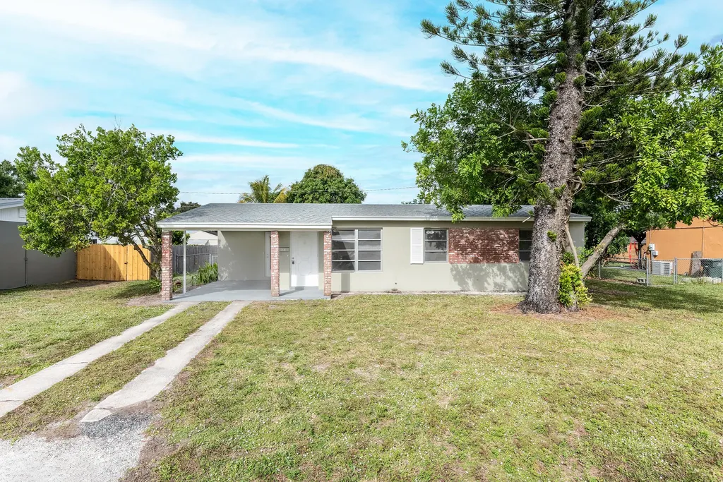 421 W Alverdez Avenue Clewiston FL 33440