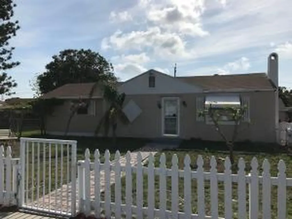 1112 S G Street Lake Worth Beach FL 33460