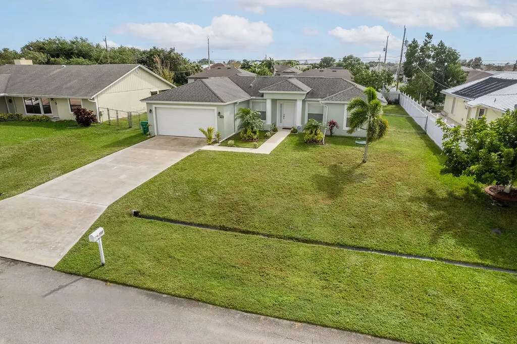 958 SW Jaslo Avenue Port St Lucie FL 34953