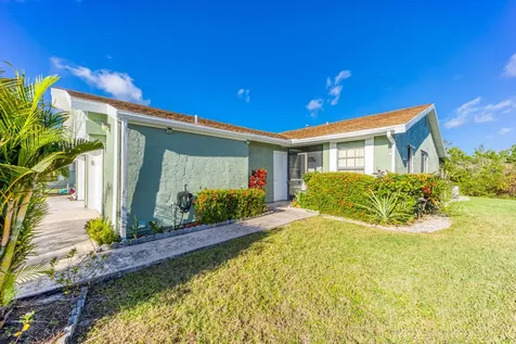 1427 SE Larkwood Circle Port St Lucie FL 34952