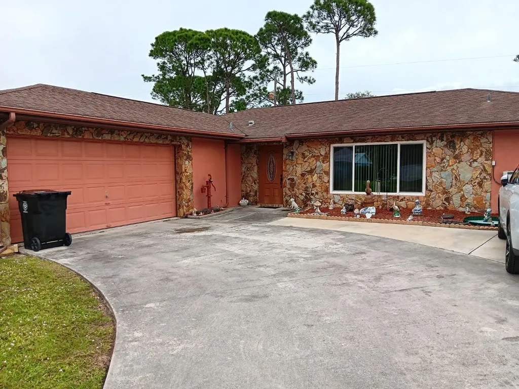1179 SE Proctor Lane Port St Lucie FL 34983