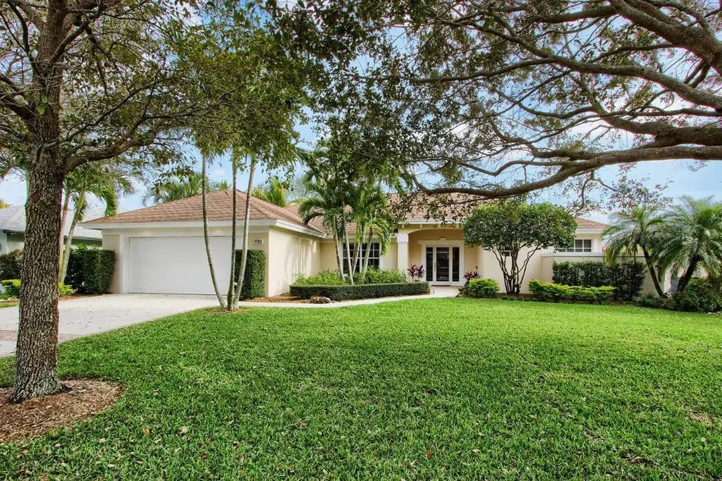 9082 SE Pomona Street Hobe Sound FL 33455