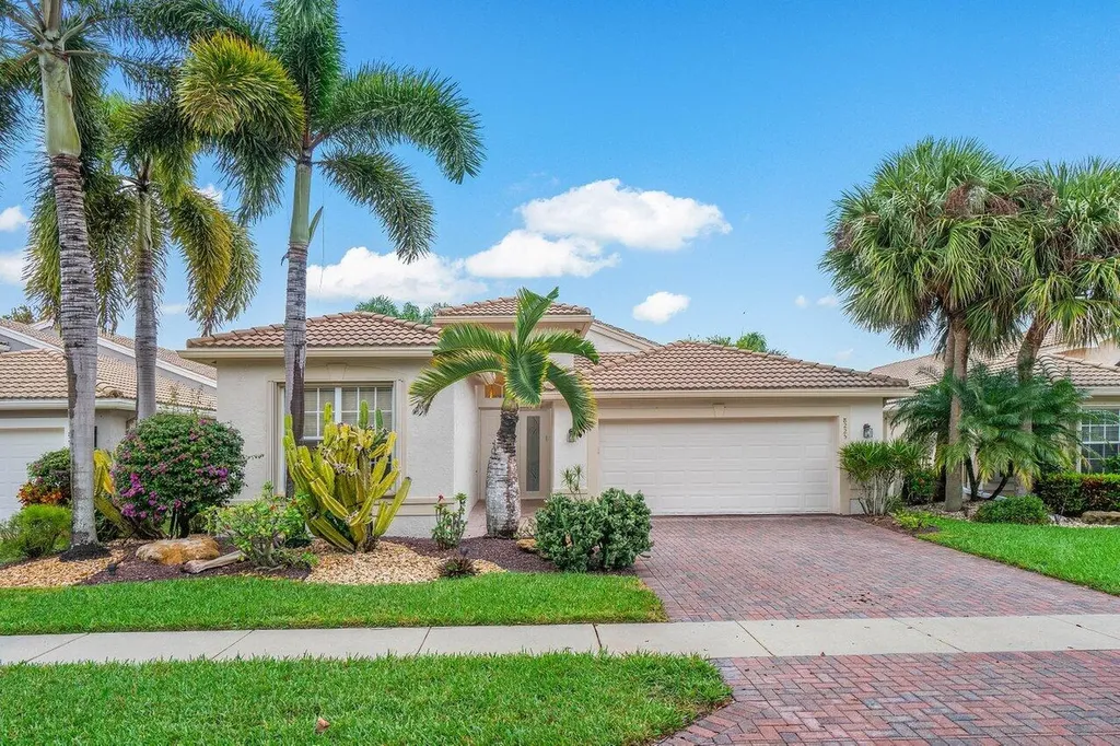 8225 Sandpiper Glen Drive Lake Worth FL 33467