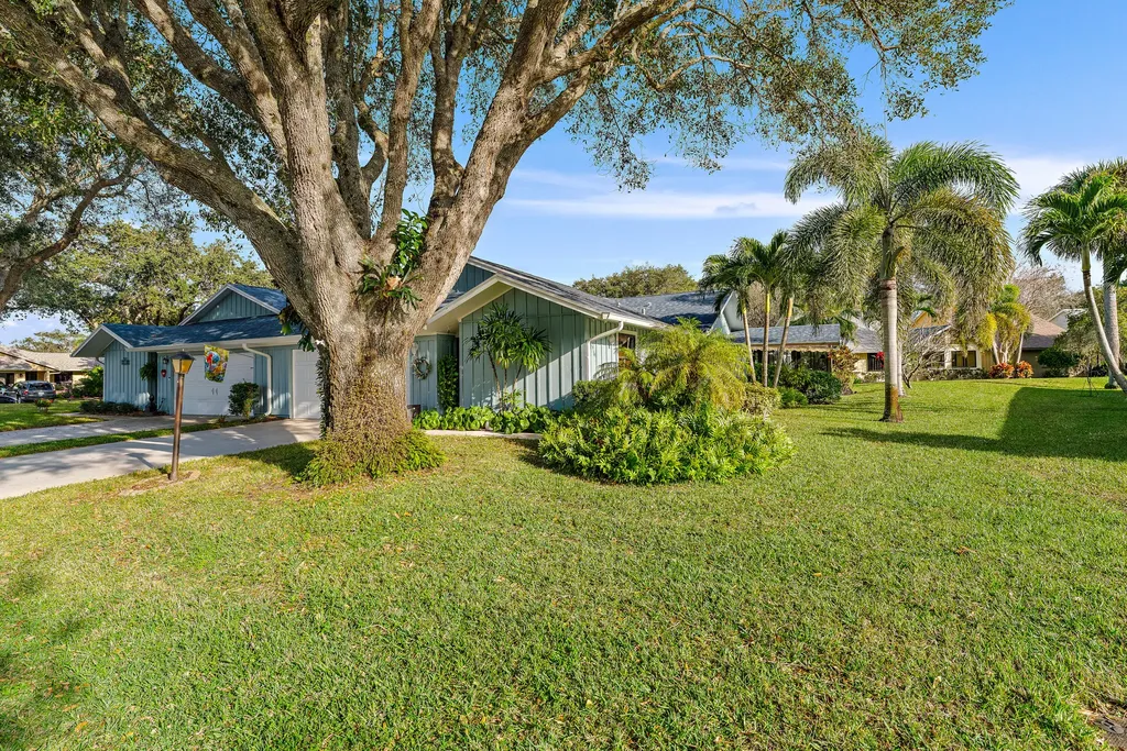 8330 SE Eaglewood Way Hobe Sound FL 33455