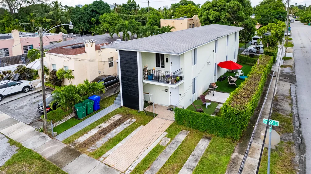 3556 SW 26th Street Miami FL 33133
