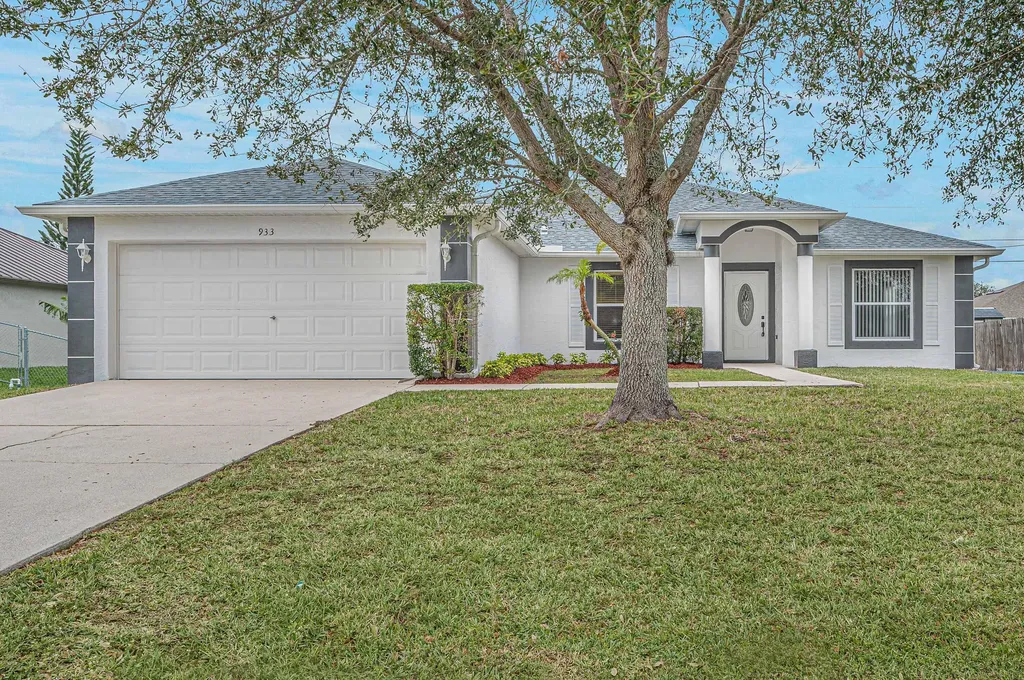 933 SW Kappa Avenue Port St Lucie FL 34953
