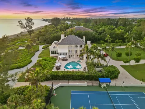 8218 Sanderling Road Sarasota FL 34242