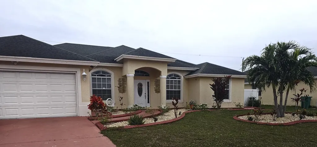 562 SW Nadell Avenue Port St Lucie FL 34953