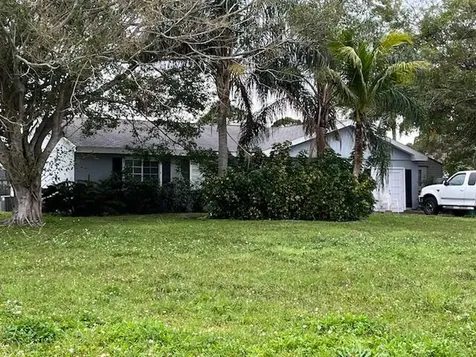 1556 SE Burning Court Port St Lucie FL 34952