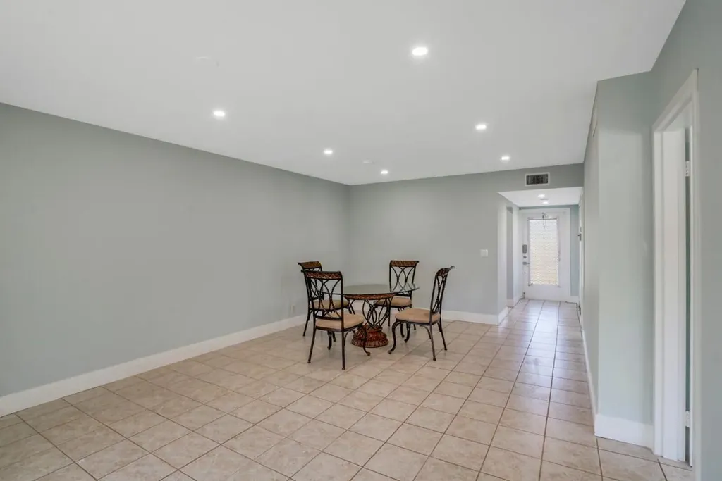 6 Abbey Lane Delray Beach FL 33446