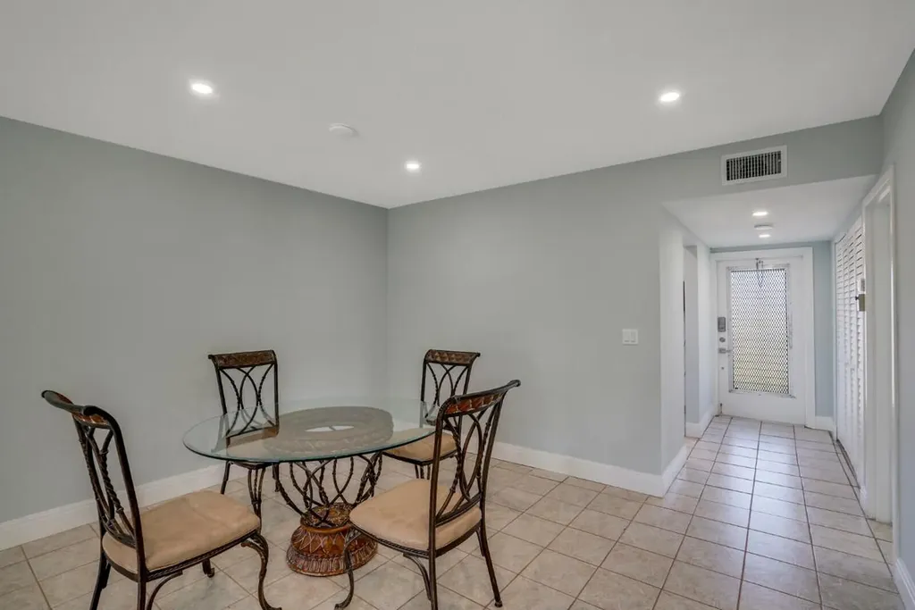 6 Abbey Lane Delray Beach FL 33446