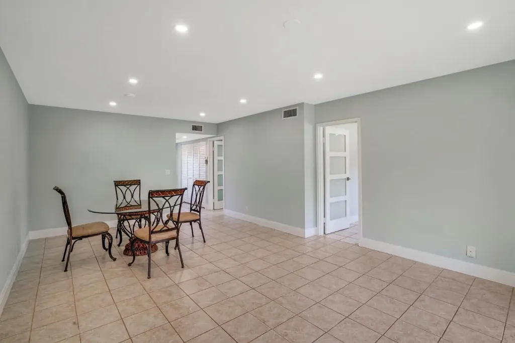 6 Abbey Lane Delray Beach FL 33446