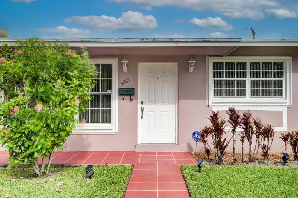 4881 NW 8th Court Plantation FL 33317