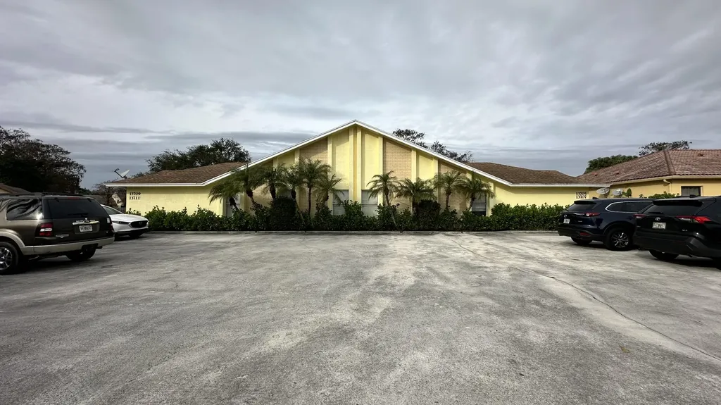 13707 Yarmouth Court Wellington FL 33414