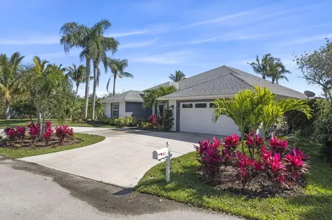 11 Sovereign Way Hutchinson Island FL 34949
