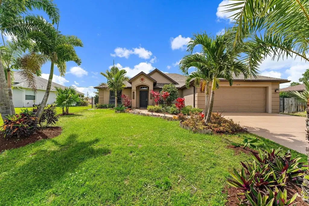573 SW Nagle Place Port St Lucie FL 34953