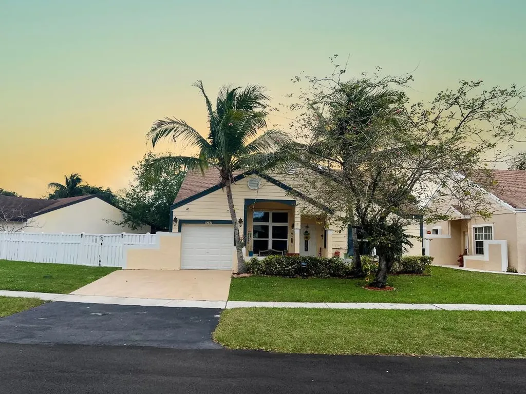 1240 SW 86th Avenue Pembroke Pines FL 33025