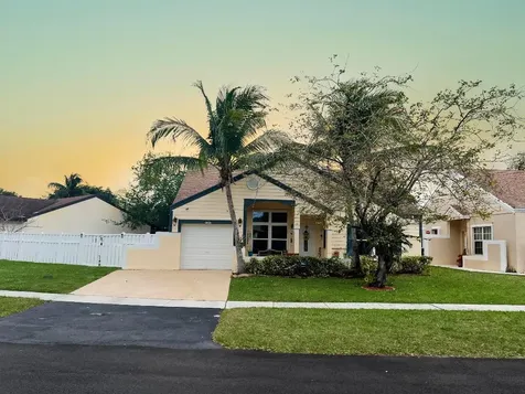 1240 SW 86th Avenue Pembroke Pines FL 33025