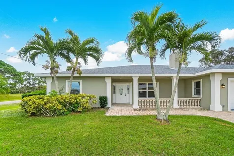 2302 SE Calcutta Circle Port St Lucie FL 34952