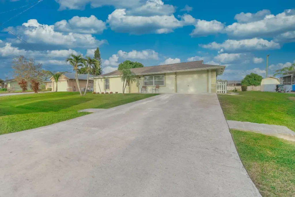 463 NW Ravenswood Lane Port St Lucie FL 34983