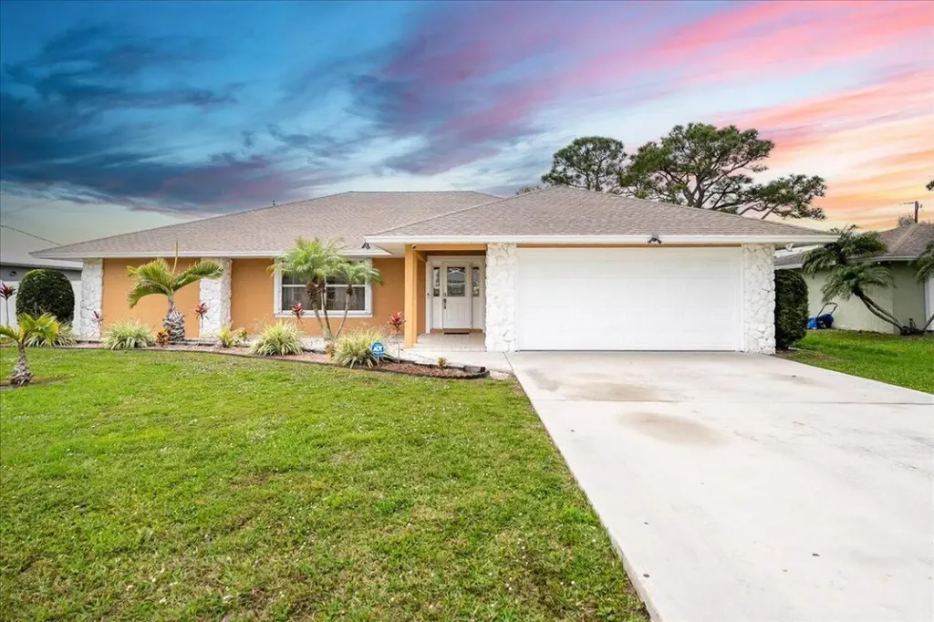 526 SE Euclid Lane Port St Lucie FL 34983
