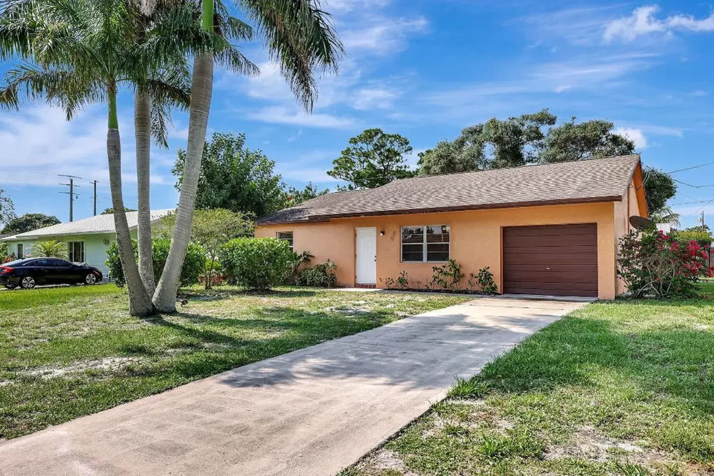 916 SE 8th Street Stuart FL 34994