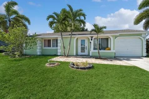 698 SW Bridgeport Drive Port St Lucie FL 34953