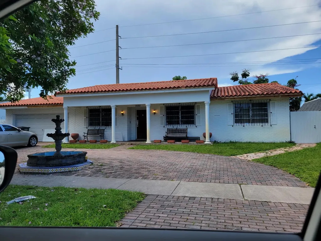 3401 N 41st Court Hollywood FL 33021