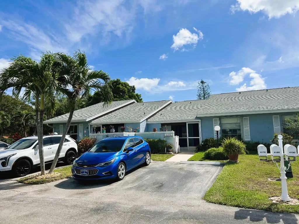 4180 Lucerne Villas Lane Lake Worth FL 33467