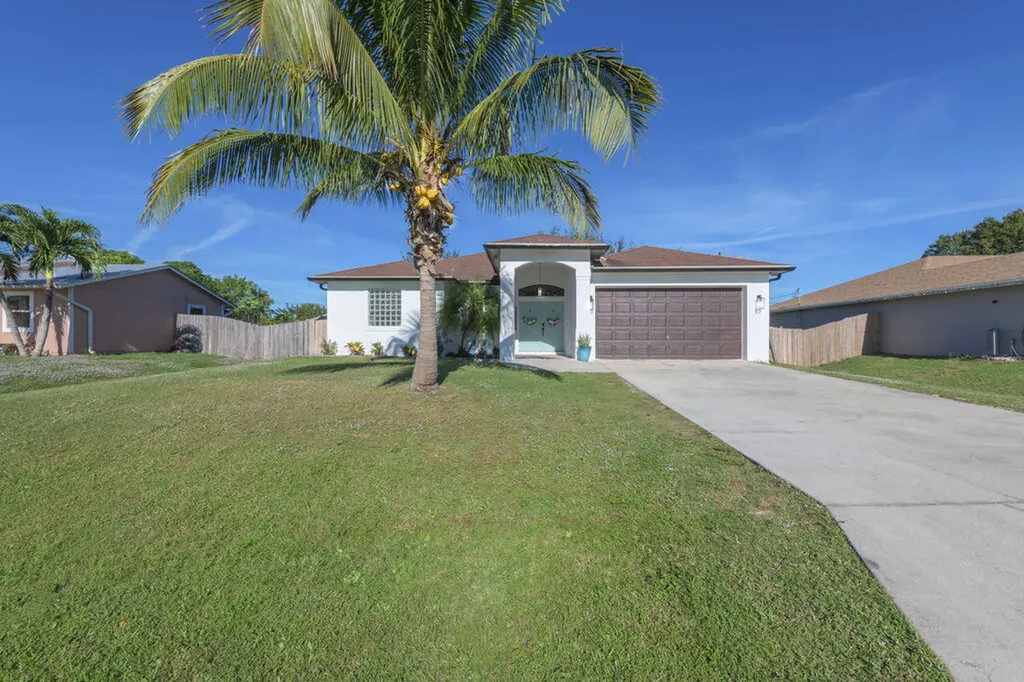 949 SW Gwendolen Terrace Port St Lucie FL 34953