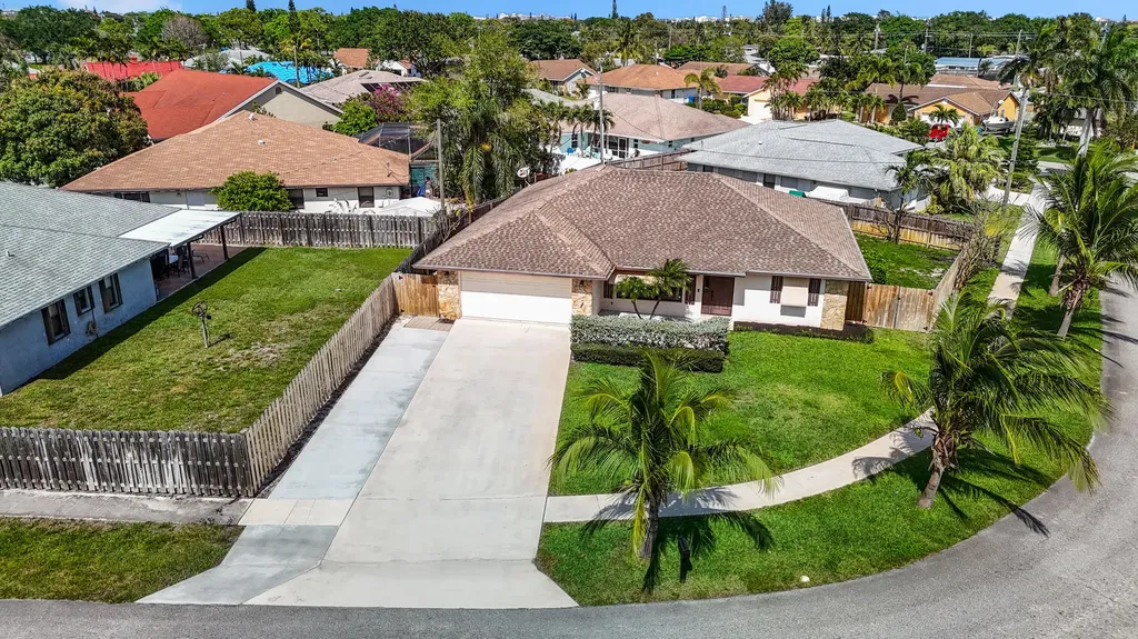 1048 Wynndale Way Lantana FL 33462