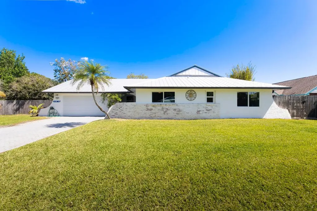 821 NE Town Terrace Jensen Beach FL 34957
