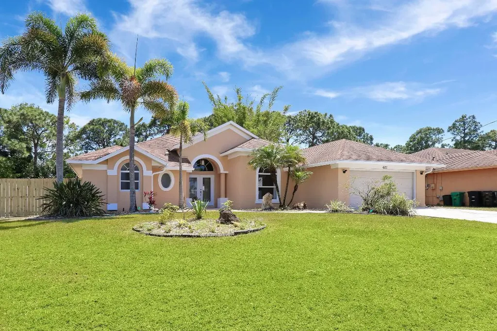 6171 NW East Deville Circle Port St Lucie FL 34986