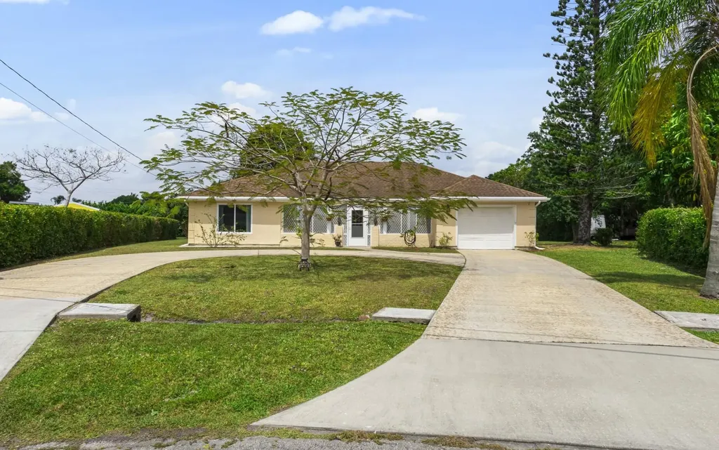 1691 SE Goucho Avenue Port St Lucie FL 34952