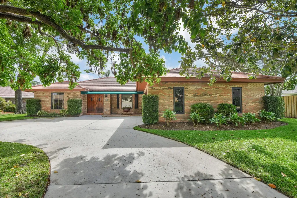 21792 Mountain Sugar Lane Boca Raton FL 33433