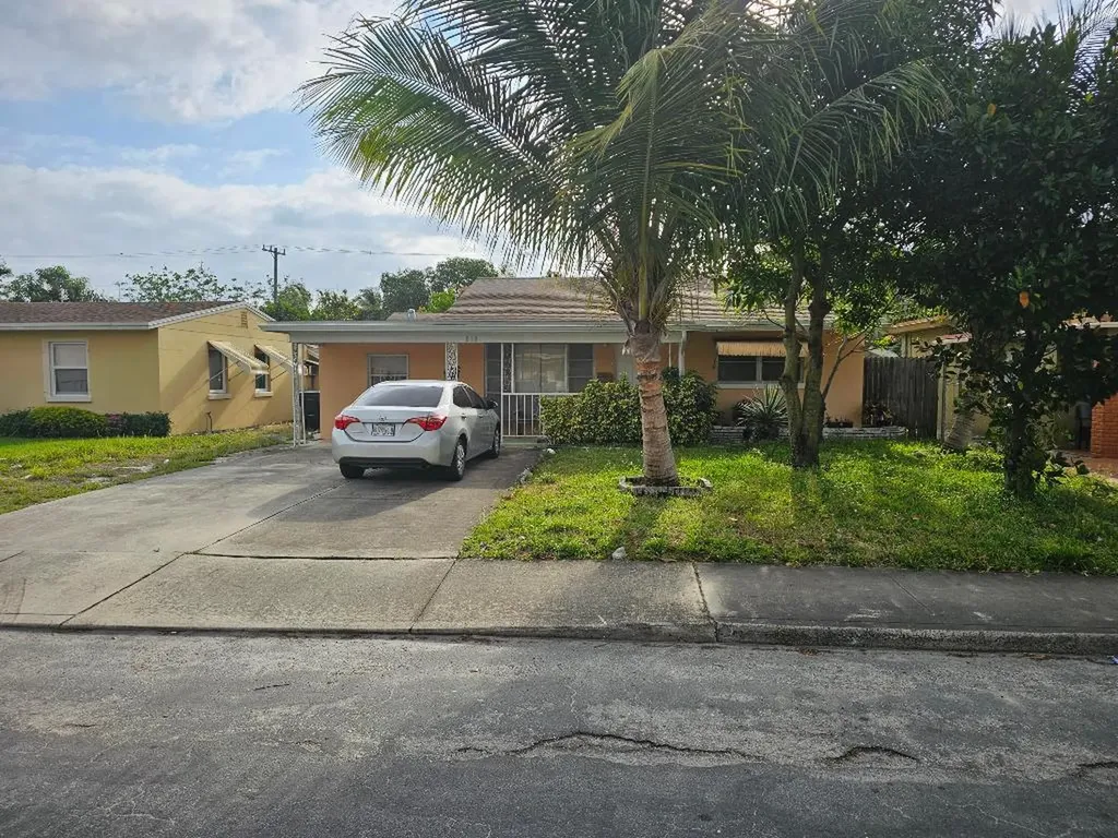 810 S D Street Lake Worth Beach FL 33460