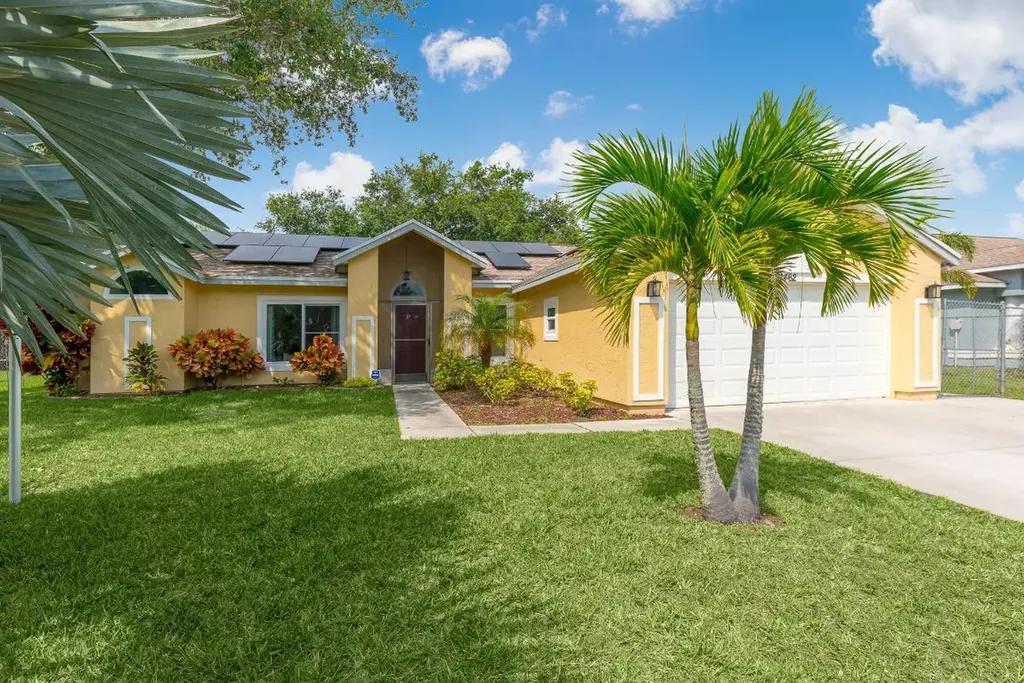 2462 SE Richmond Street Port St Lucie FL 34952