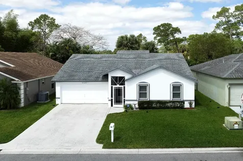 1060 Salmon Isle Greenacres FL 33413
