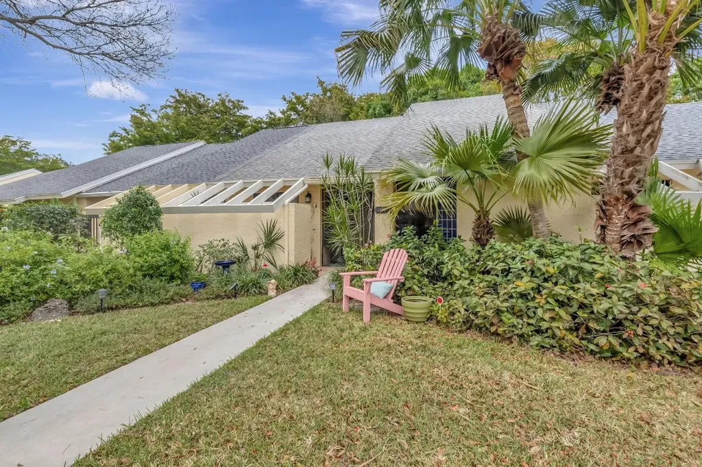 10907 Lake Front Place Boca Raton FL 33498