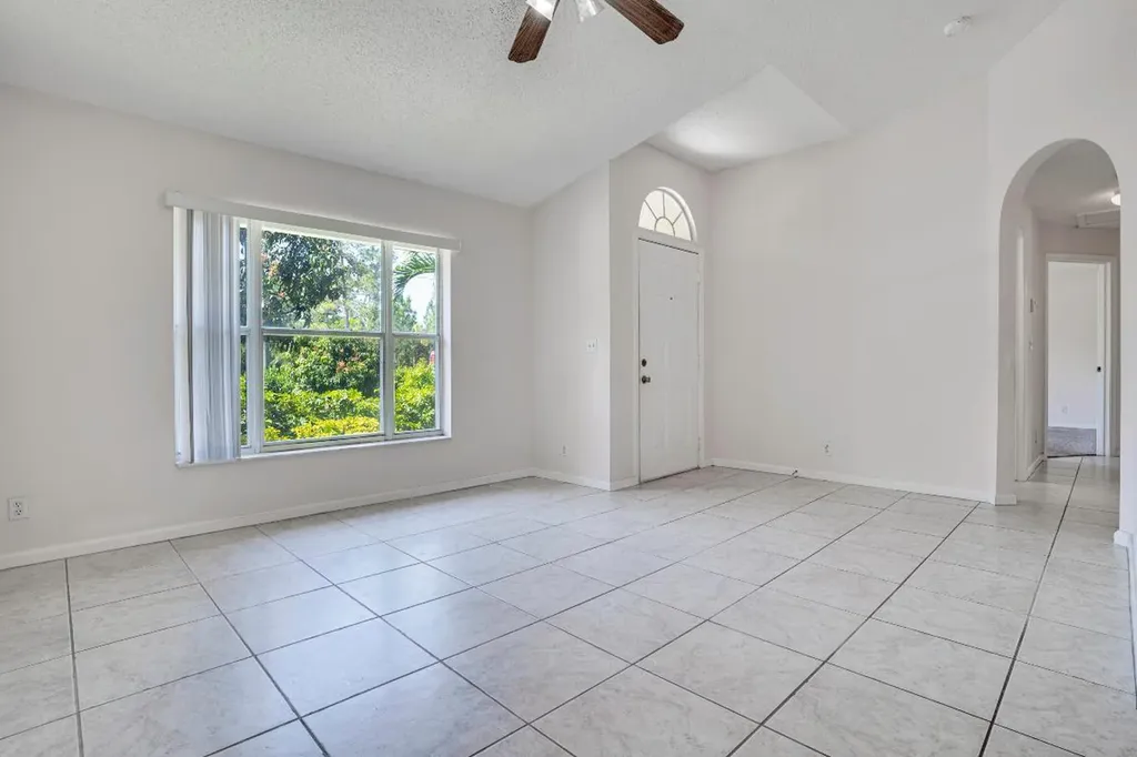 15931 68th Court N Loxahatchee FL 33470