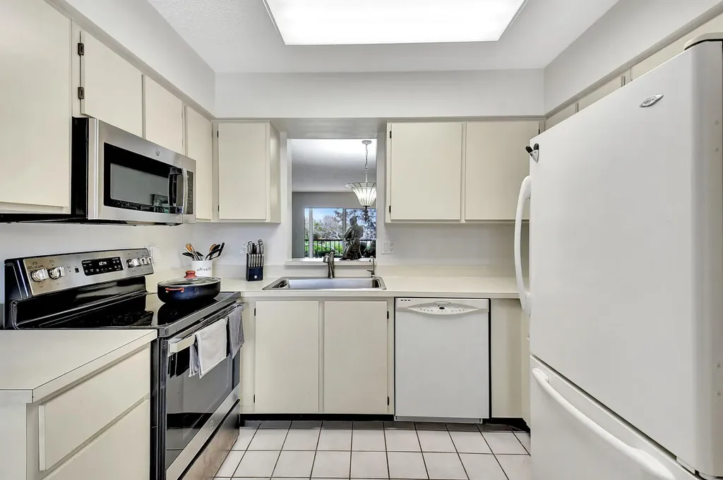 7185 Huntington Lane Delray Beach FL 33446