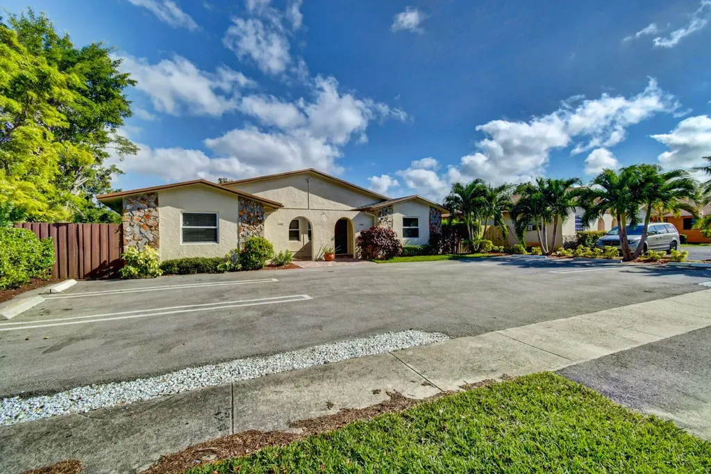 2980 SE 2nd Street Boynton Beach FL 33435