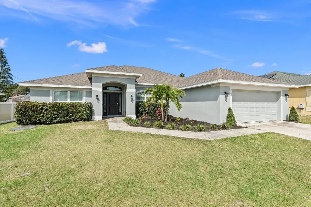 734 NE Eastlake Street Port St Lucie FL 34983