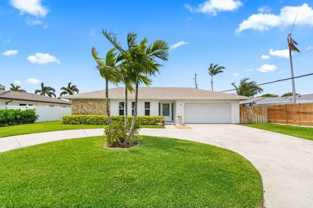 2745 NE 4th Way Boca Raton FL 33431