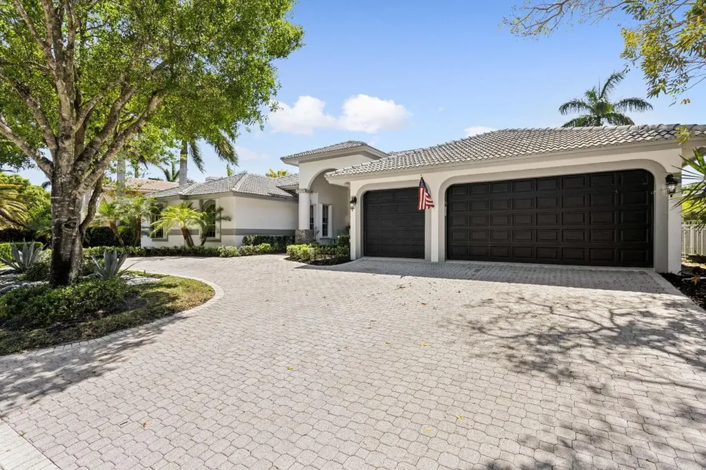 1841 Eagle Trace Boulevard W Coral Springs FL 33071